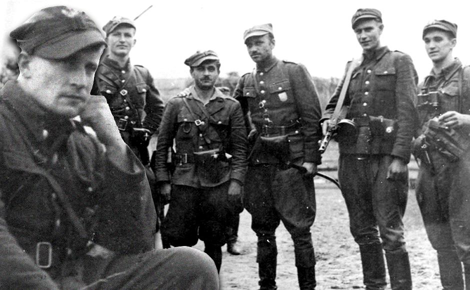 Przedstawiciele Polskiego Podziemia Niepodległościowego z oddziału majora Zygmunta Szędzielarz "Łupaszka" - widoczny jako trzecia osoba od prawej strony.