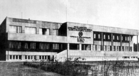 Budynek szkoły lotniczej w Świdniku.