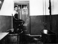 Kuracjusz podczas kąpieli zdrowotnej w Druskienkach