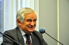 Adam Dobroński, kierownik Urzędu w latach 1994-1997.