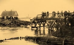 Zerwany most na Styrze.